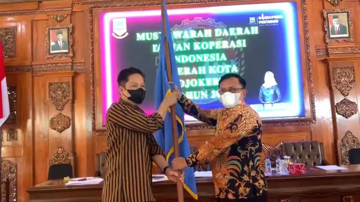 Suami dari Wali kota Mojokerto Ika Puspitasari ini menang telak dalam pemilihan suara terbuka Musyawarah Daerah (Musda) tahun 2022. SP/Dwy AS