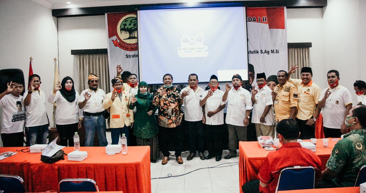 Cawabup Dwi Astutik bersama kader Partai Berkarya