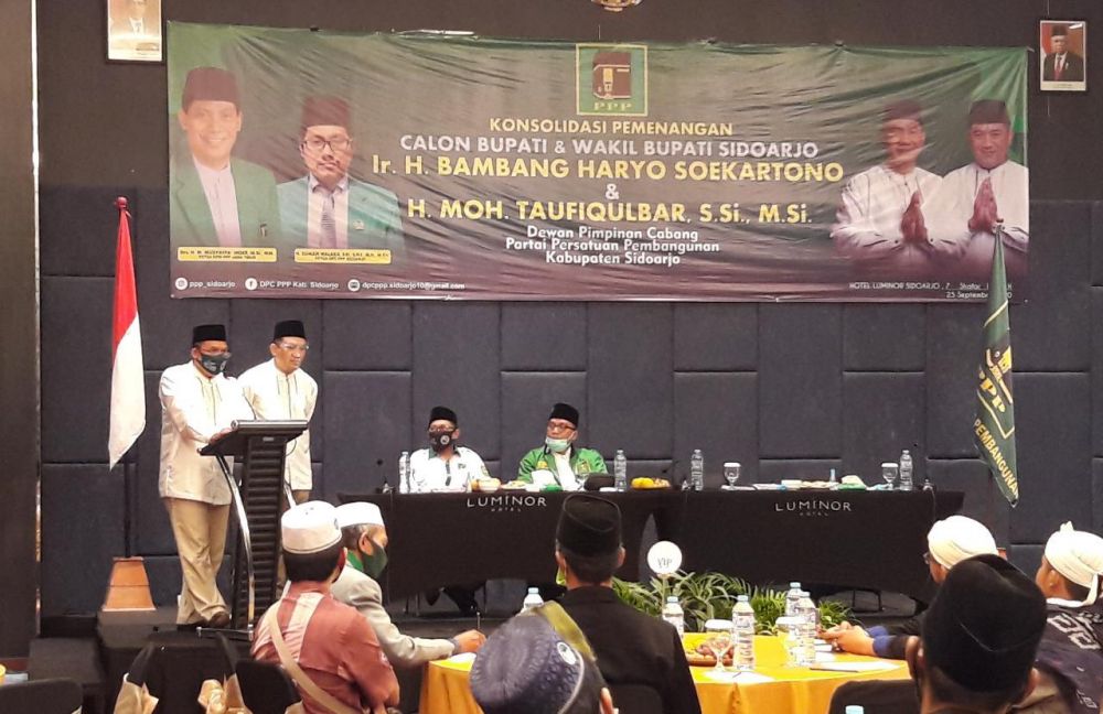 Cabup BHS dan Cawabup Taufiqulbar saat sampaikan program kerjanya di depan kader PPP

