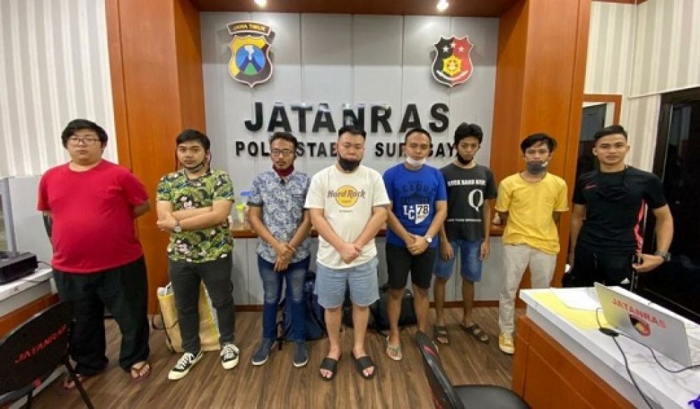 Para penjudi yang tertangkap oleh petugas Polrestabes Surabaya di tiga tempat yakni Apartemen Waterplace, Swiss-Bell Hotel dan Hotel Luminor Surabaya belum lama ini.
