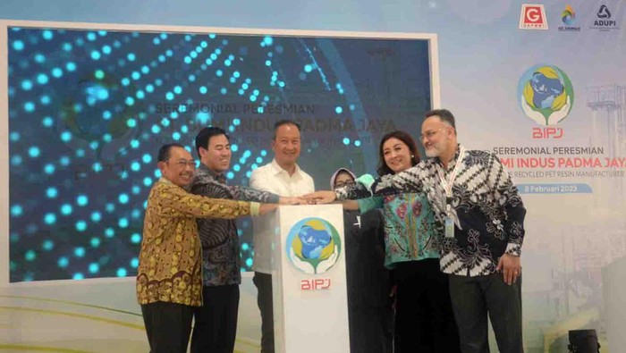Peresmian pabrik daur ulang plastik di Jombang, Rabu (8/2/20230. Foto: PT. BIPJ.