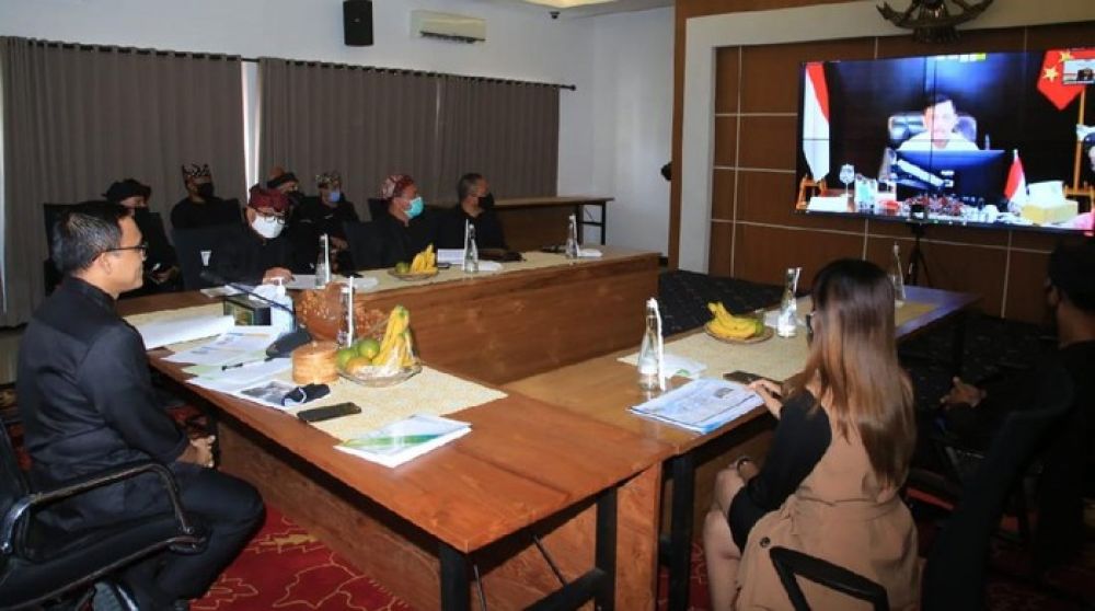 Bupati Anas saat rakor virtual.SP/decom