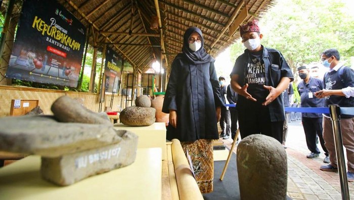 Bupati Banyuwangi Ipuk Fiestiandani saat menghadiri workshop kepurbakalaan.