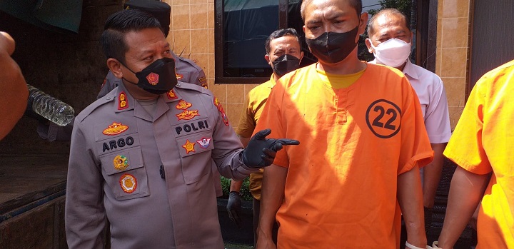 AKBP Argowiyono saat beri keterangan hasil ungkap miras. SP/Hadi Lestariono