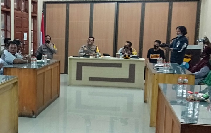 Saat audensi di aula Polres Lumajang. SP/Lim