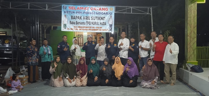 Pusat Bantuan Hukum (PBH) Peradi Sidoarjo menggelar acara buka bersama (Bukber) dengan anak-anak TPQ Nurul Huda.
