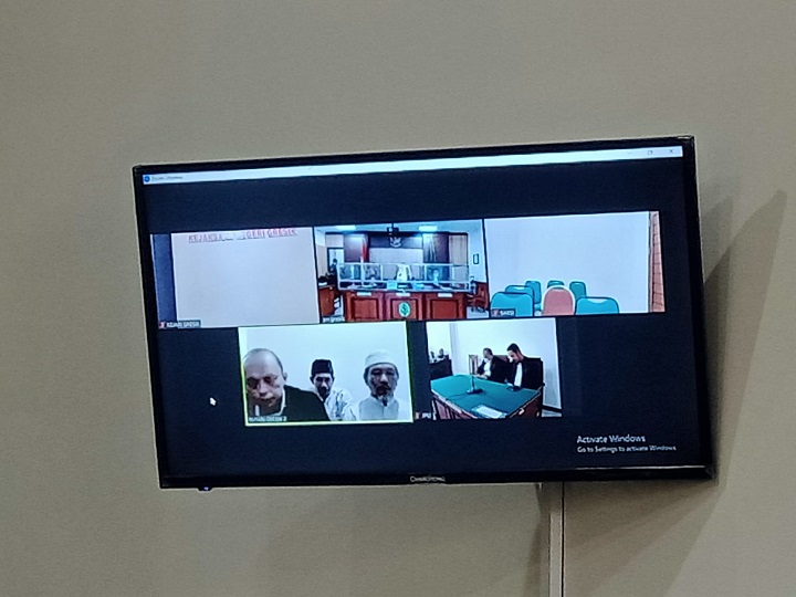 Sidang online dengan agenda putusan kasus penistaan agama di Pengadilan Negeri Gresik, Selasa (21/2). SP/Grs