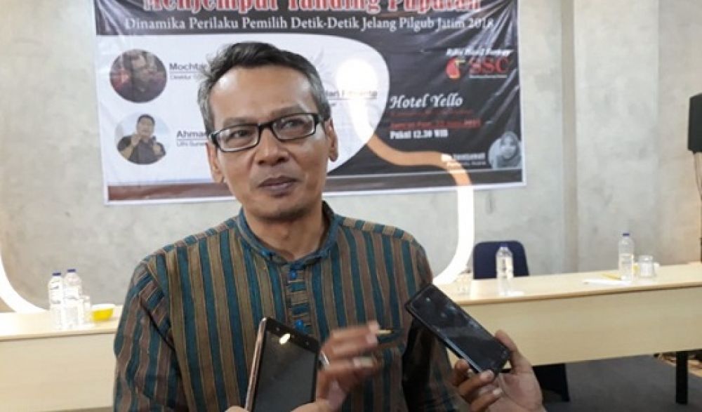 Mochtar W Oetomo, Peneliti Senior Surabaya Survey Centre