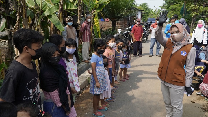 Wali Kota Mojokerto, Ika Puspitasari saat kegiatan Jumat Barokah di Kelurahan Gunung Gedangan. SP/Dwy AS