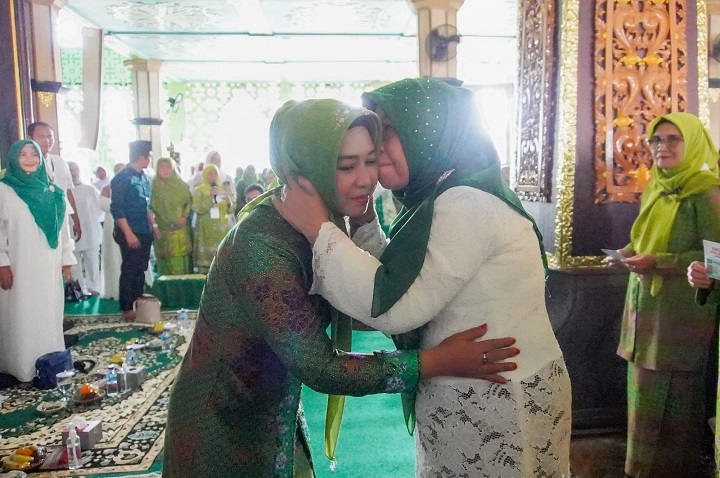 Wali Kota Mojokerto menghadiri tahlil kubro dalam rangka Harlah ke 77 Muslimat NU