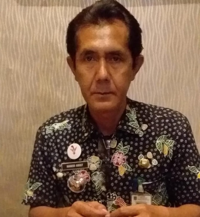 Lurah Karangduak, Hamid Arief, S.Sos, saat diruang kerjanya, di Jln. Blimbing No. 18 Kota Sumenep. SP/Ainur Rahman