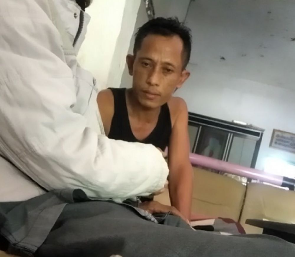 Mansur saat di konfirmasi di rumahnya