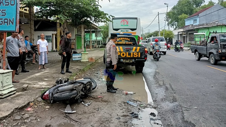 Nampak Motor Korban yang mengalami rusak parah usai tabrakan terjadi