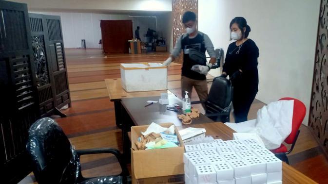 Pengggerebekan lokasi layanan tes antigen di Kualanamu International Airport (KNIA), Kecamatan Beringin, Deliserdang, Selasa (27/04/2021) sore sekira pukul 15:45 WIB.SP/POLDASUMUT