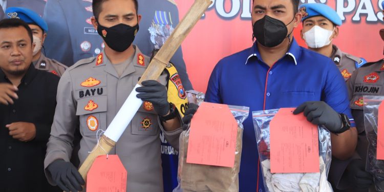 Polres Pasuruan saat pers release ungkap pembunuhan di Lumbang