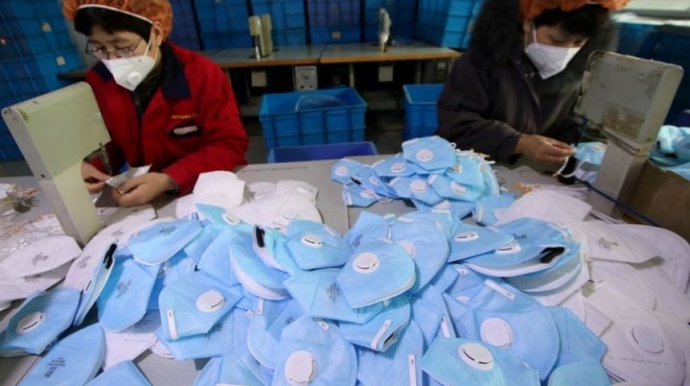 Illustrasi pembuatan masker di China. SP/ SC