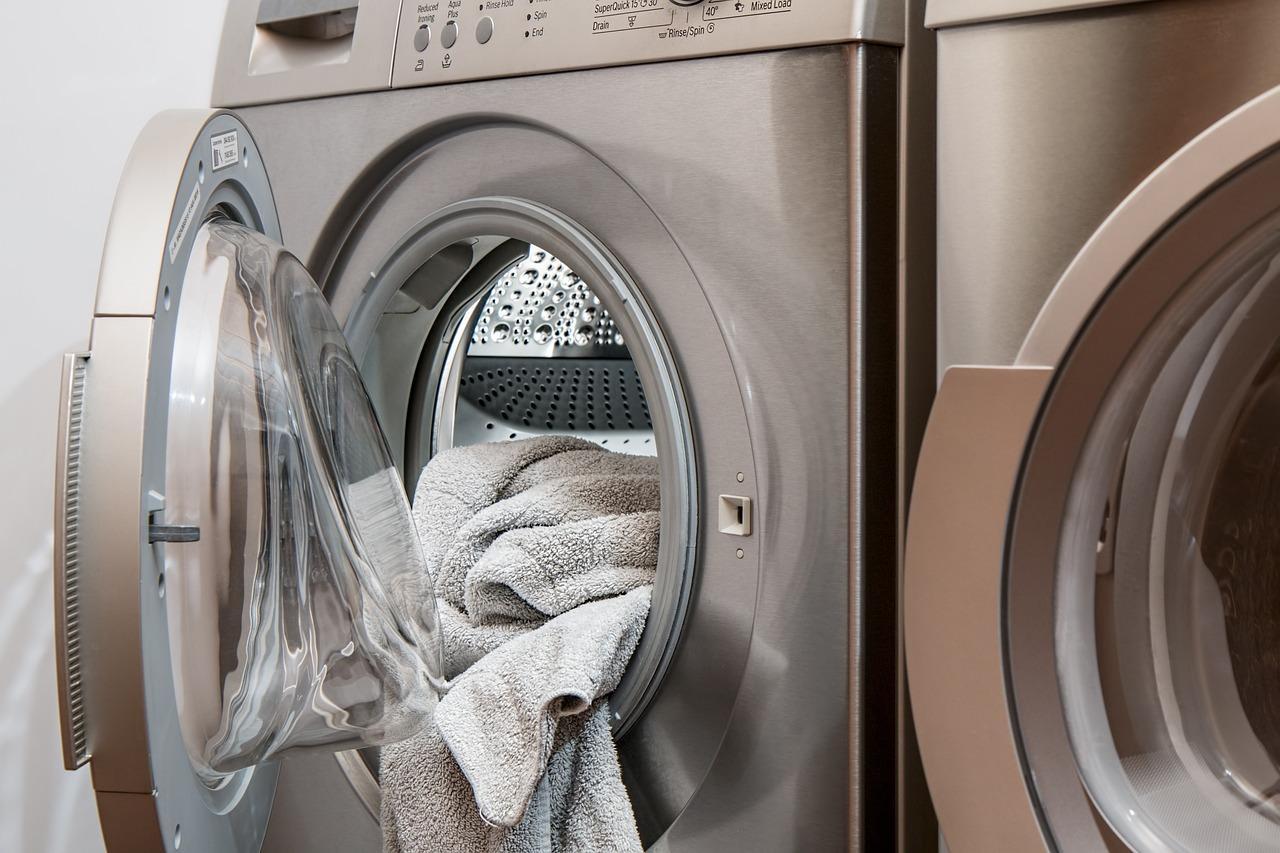 https://pixabay.com/id/photos/mesin-cuci-cucian-tumble-drier-2668472/  //ist