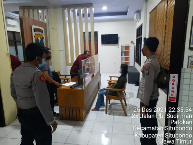 Pelaku saat dimintai keterangkan petugas.