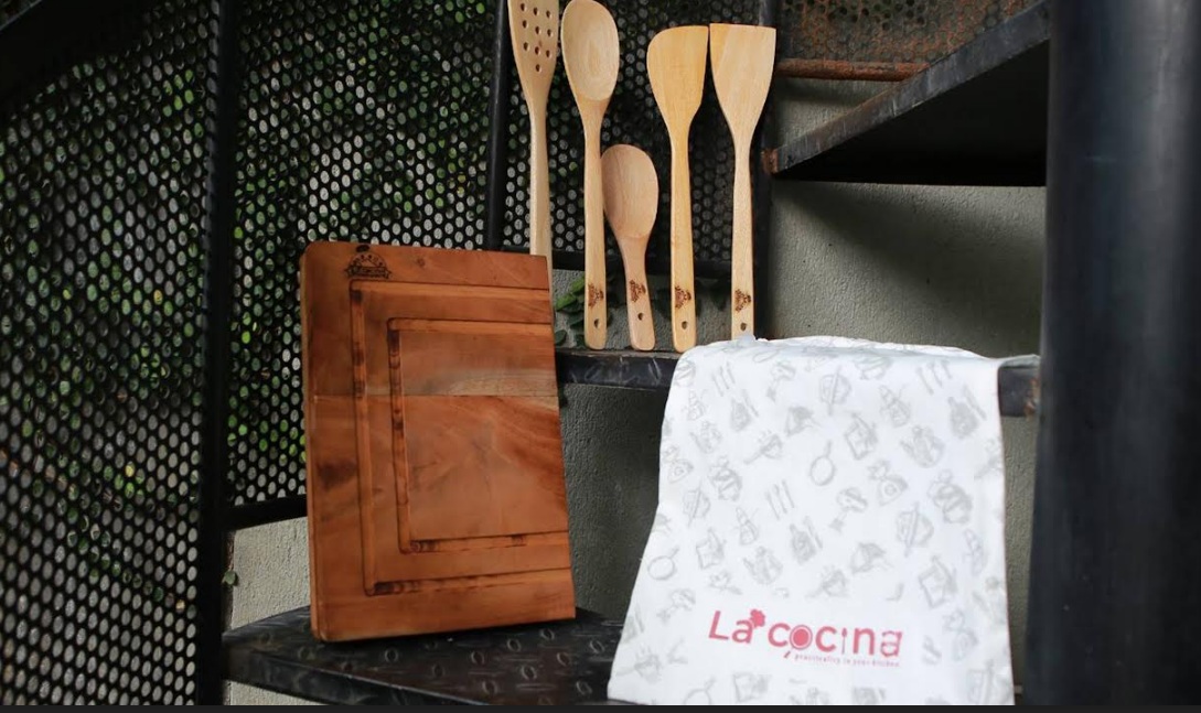 Salah satu produk pelajar SMA 16 Surabaya saat mengikuti program wirausaha Citibank Indonesia. SP/ Humas Citibank