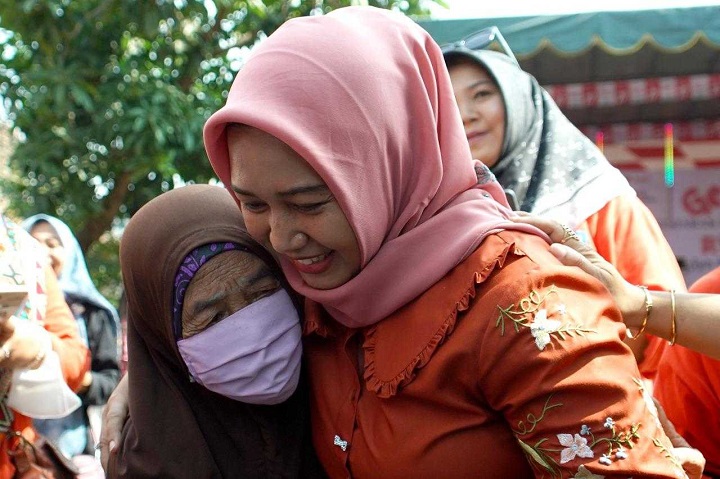Kedekatan Wali Kota Mojokerto Ika Puspitasari dengan warganya