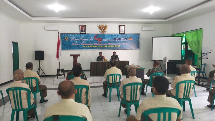 Para ASN saat diberikan motivasi oleh Dandim di ruang kantor. SP/Lim