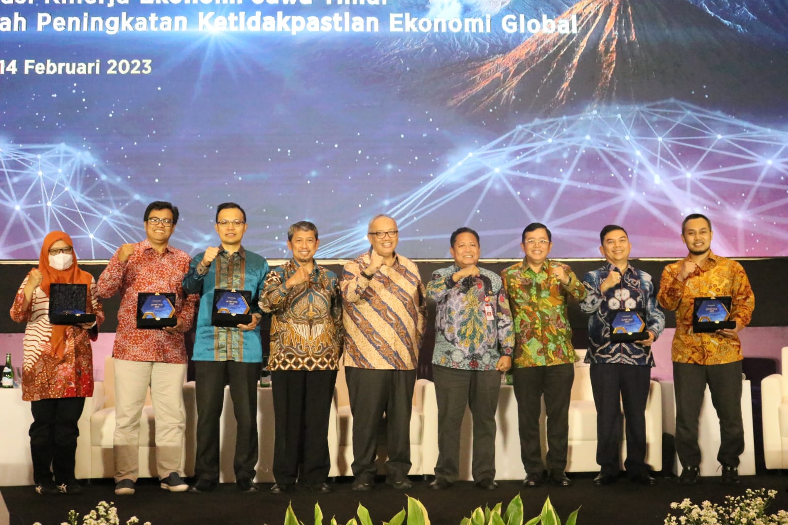 Kepala Perwakilan BI Jatim Budi Hanoto (tengah) dalam acara Jatim Talk Read to EJAVEC 2023 di Westin Hotel Surabaya, Selasa (14/2/2023).  Foto: Diskominfo Jatim.