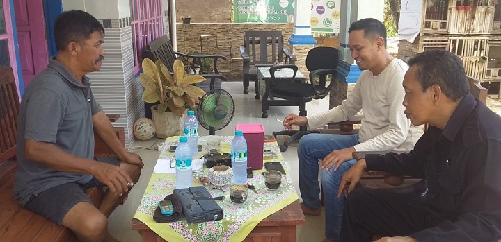Ketua LSM Super Ahmad Zaini, bersama Ketua LPH RI Jatim, Drs. ec. Moh. Anwar SH, dan Ardi saat gelar materi terkait adanya Poktan fiktif. SP/Ainur Rahman