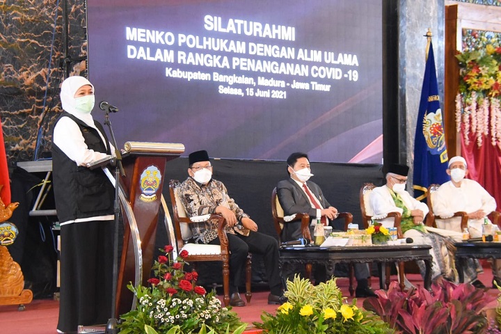 Gubernur Jatim, Khofifah Indar Parawansa saat menghadiri  forum silaturahmi dan dialog bersama para kyai dan ulama asal Kabupaten Bangkalan. SP/Arlana
