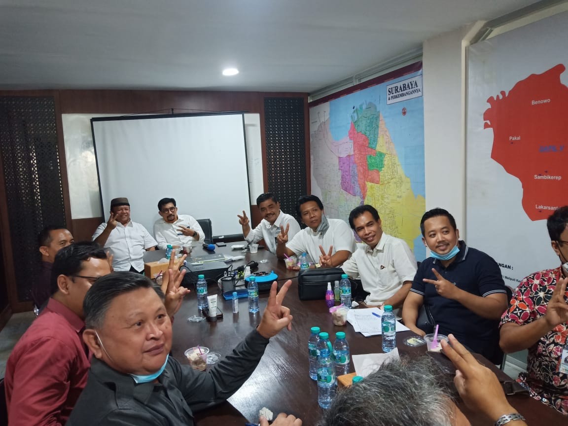 PKPI sampaikan dukungan ke  Machfud-Mujiaman di pokso Maju Jalan Basuki Rahmat, Kamis (19/11).SP/ALQOMARUDDIN.