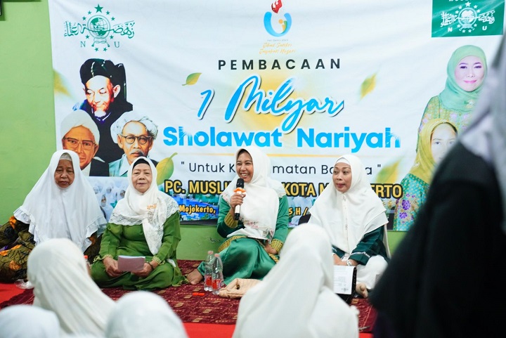 Wali Kota Mojokerto, Ning Ita bersama Muslimat NU Kota Mojokerto Lantunkan Shalawat Nariyah 