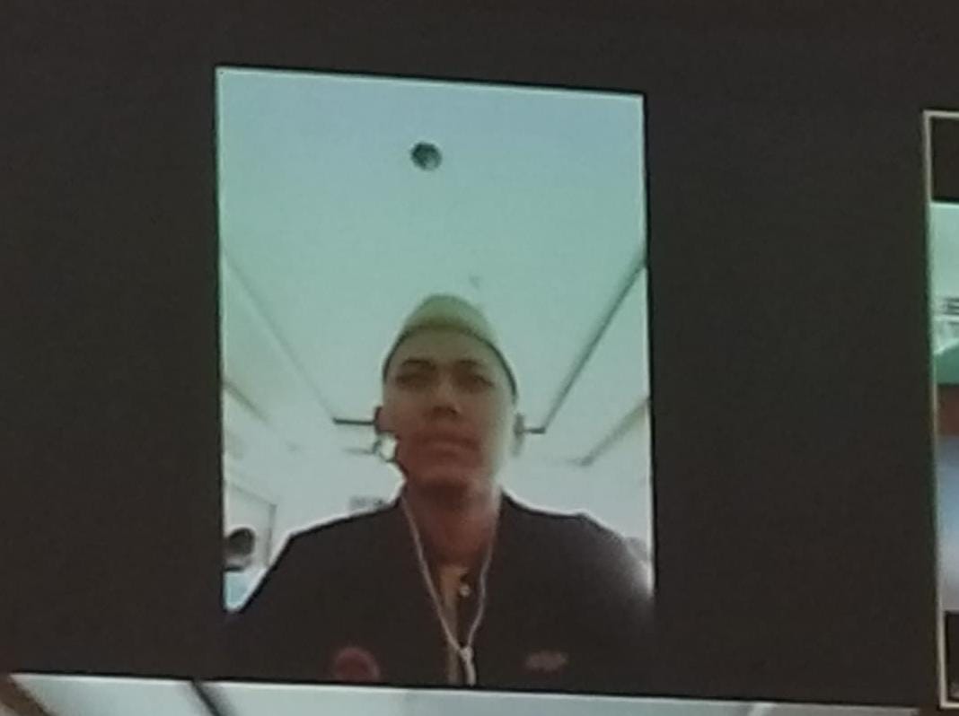 Terdakwa Arief Hidayat mendengarkan pembacaan dakwaan di PN Surabaya. SP/Budi Mulyono