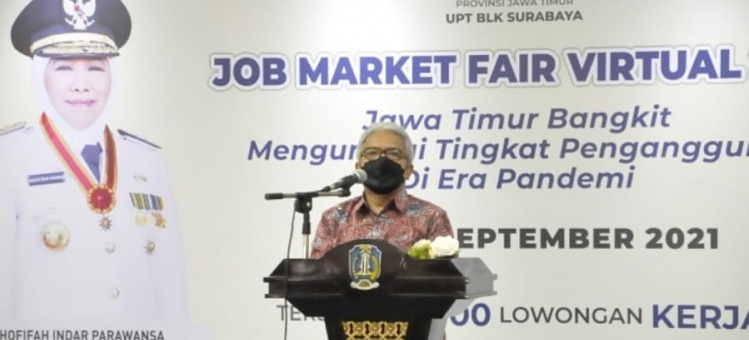 Kadisnakertras Jatim Himawan Estu Bagijo dalam acara Job Market Fair Virtual 2021 di Kantor BLK Surabaya. SP/KOMINFO JATIM