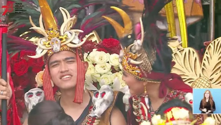 Reaksi dan ekspresi Kaesang saat mendapatkan hadiah sepeda untuk pakaian adat terbaik. SP/ JKT