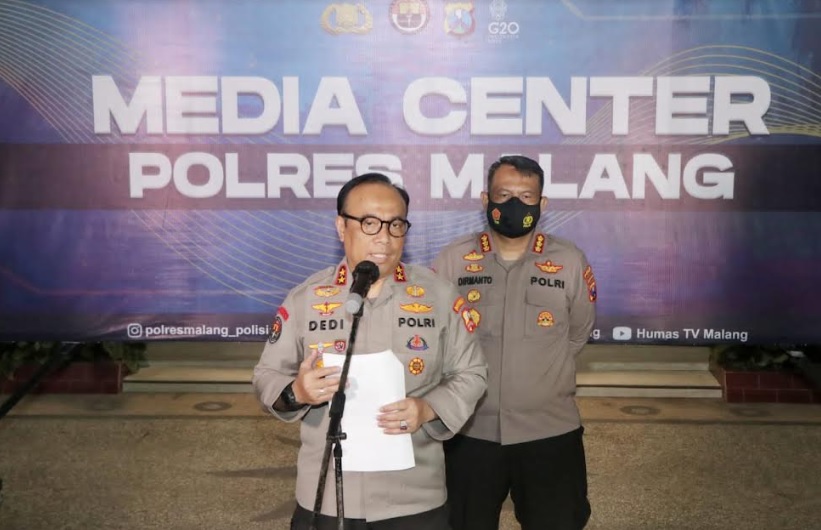 Kadiv Humas Polri Irjen Pol Dedi Prasetyo saat konferensi pers di Mapolres Malang, Rabu (5/10/2022).
