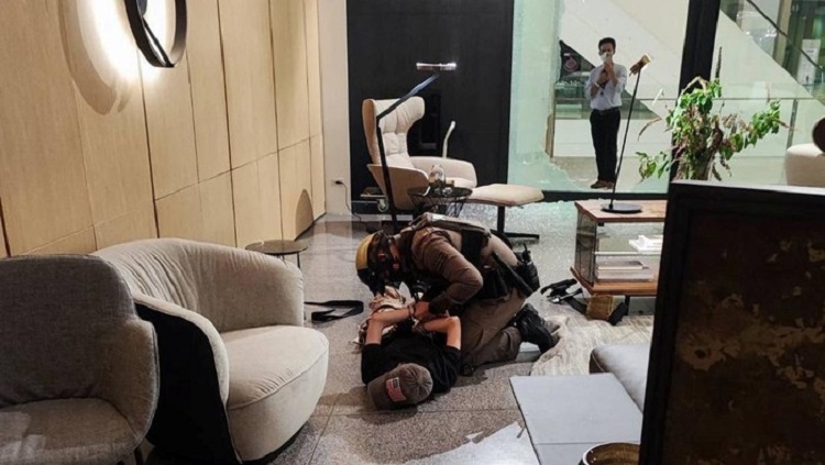 Penangkapan Pelaku Penembakan di Mal Bangkok.