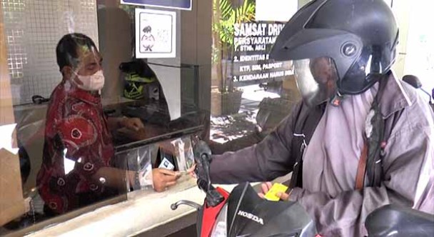 Diskon pajak  mampu mendorong kontribusi Pajak Kendaraan Bermotor (PKB) serta Bea Balik Nama Kendaraan Bermotor (BBNKB) terhadap PAD Jatim sebesar Rp 1,45 triliun. SP/TB/ANG