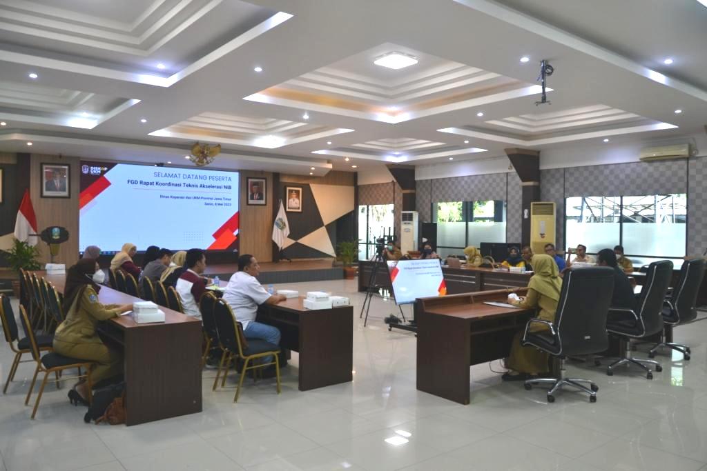 FGD rapat koordinasi teknis akselerasi untuk percepatan legalisasi usaha UMKM di kantor Diskop UKM Jatim.