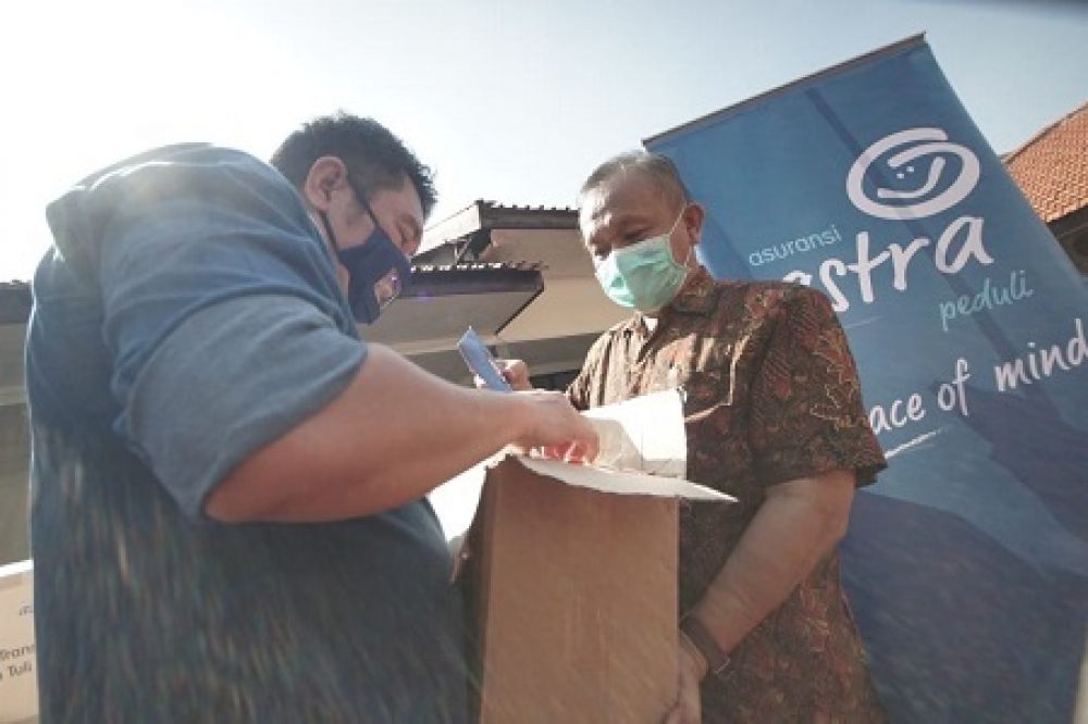 Asuransi Astra Surabaya mengadakan kegiatan Aksi Sosial dengan membagikan paket sembako kepada teman teman tuli Surabaya. SP