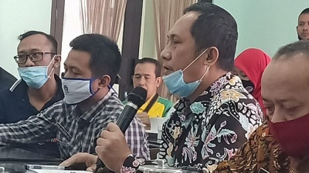 Suasana RDP Komisi A dengan PPDI dan Instansi terkait di ruang Komisi DPRD Jombang. (SP/M. Yusuf)