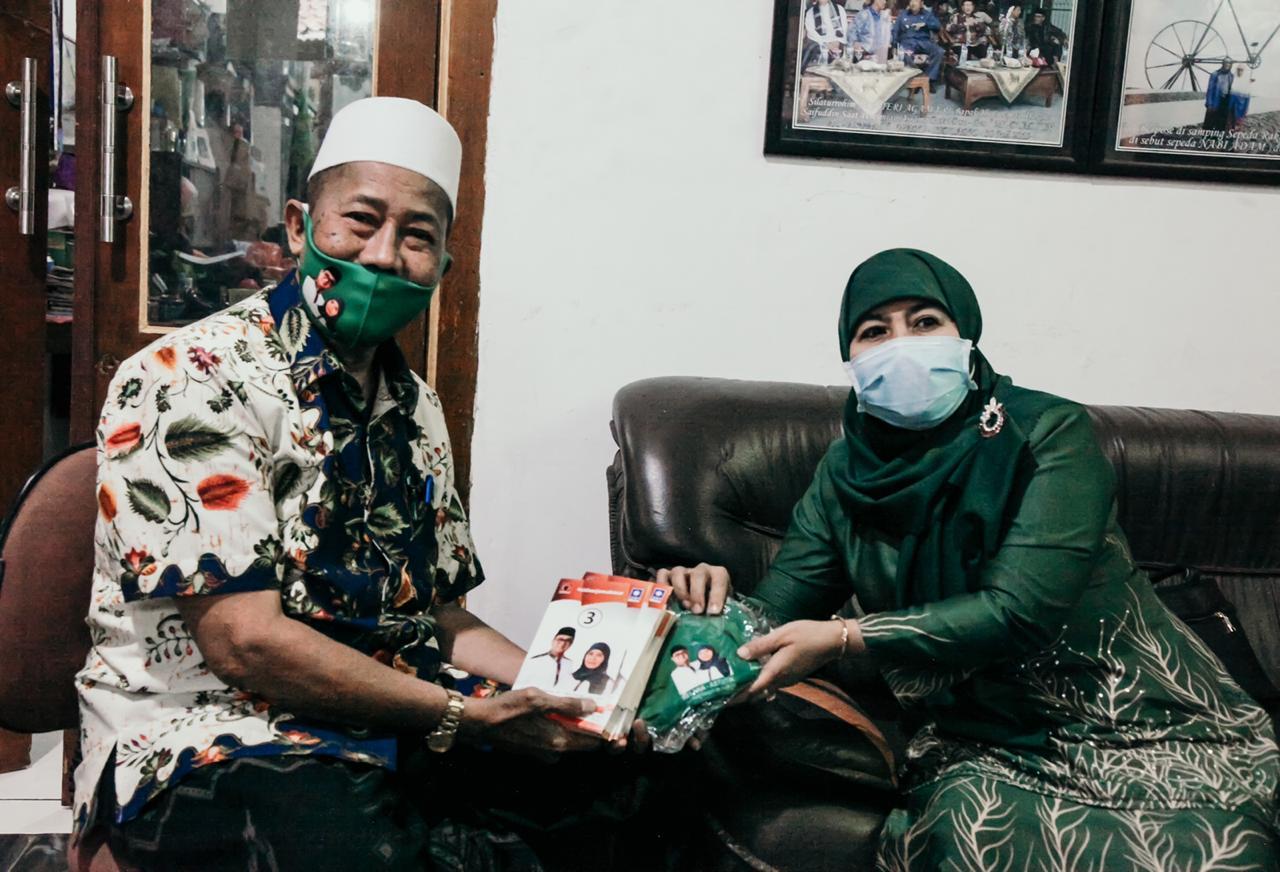  Cawabup Dwi Astutik bersama pimpinan Ponpes Mubtadi'in Asy'ari 