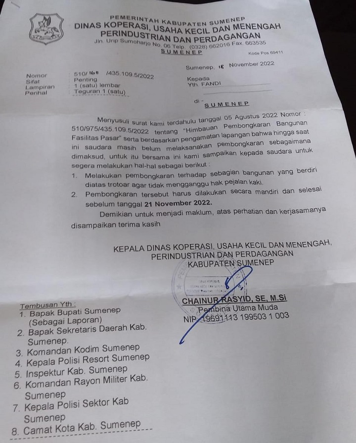 Berkas surat yang dikirim Pemerintah Sumenep kepada pedagang kios lapak di pasar Anom. SP/Ainur Rahman