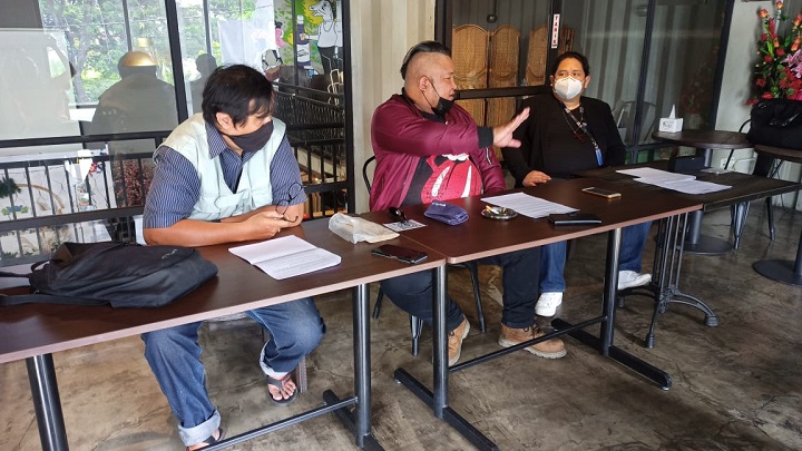 Jumpa pers klarisifikasi kuasa hukum Carloste Josafat terkait video viral Kasus Tanah Pandegiling, LP Sulapan. SP/Julian