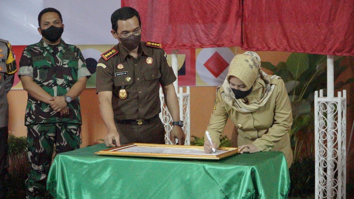 Pencanangan Kelurahan Kranggan sebagai Kampung RJ ditandai dengan penandatanganan kesepakatan oleh Wali Kota Mojokerto Ika Puspitasari bersama Jajaran Forkopimda Kota Mojokerto. SP/Dwy AS