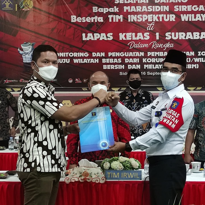 Tim Penilai Internal (TPI) dari Inspektorat jenderal Kemenkumham melakukan monitoring dan evaluasi di lapas I Surabaya. SP/Budi Mulyono