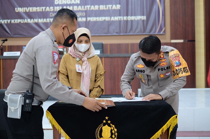 Penandatanganan yang di gelar di Gedung Utama Patriatama Polres Blitar. SP/Hadi Lestariono