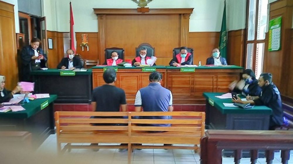 Suasana persidangan kasus kepemilikan sabu 25 kg atas terdakwa Moch Haririn yang digelar di Pengadilan Negeri Surabaya, Senin (14/9). SP/Budi 