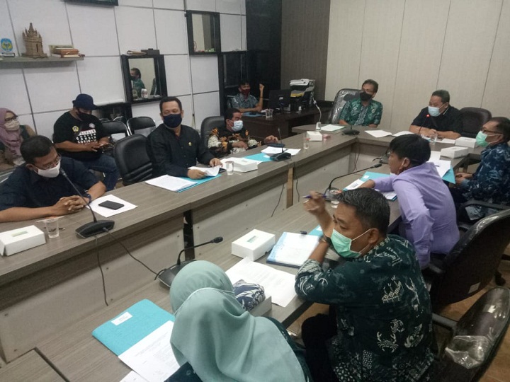 Suasana hearing Komisi I DPRD Gresik dengan para pihak terkait sengketa lahan Perumahan ABR. SP/M.AIDID