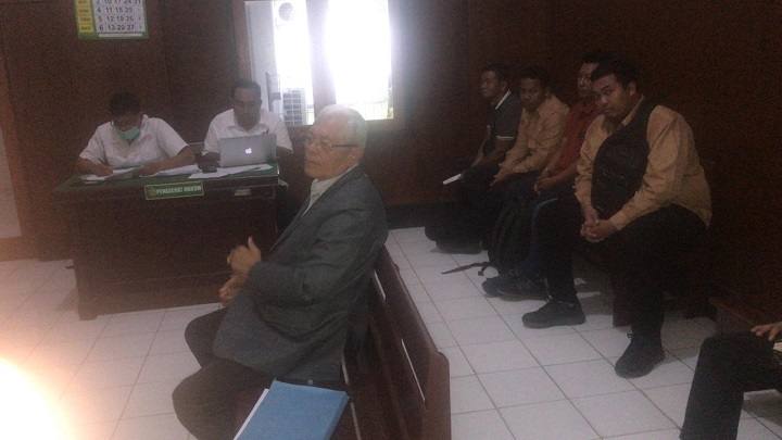 Persidangan di Pengadilan Negeri (PN) Surabaya, atas penetapan H. Sugianto sebagai tersangka penggelapan Kas Desa (TKD) di Kab. Sumenep. SP/Ainur Rahman