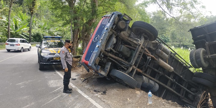 Salah satu peristiwa kecelakaan lalu lintas yang terjadi di wilayah hukum Polres Blitar. SP/Hadi Lestariono