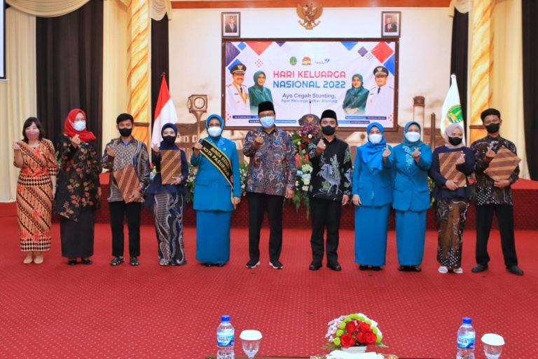 Gus Ipul bersama TP PKK Kota Pasuruan. SP/Ris